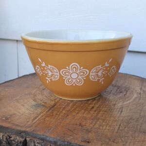 Vintage Pyrex 401 Butterfly Gold Mixing Bowl